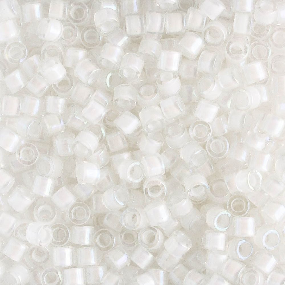 DBM0066 Crystal/White