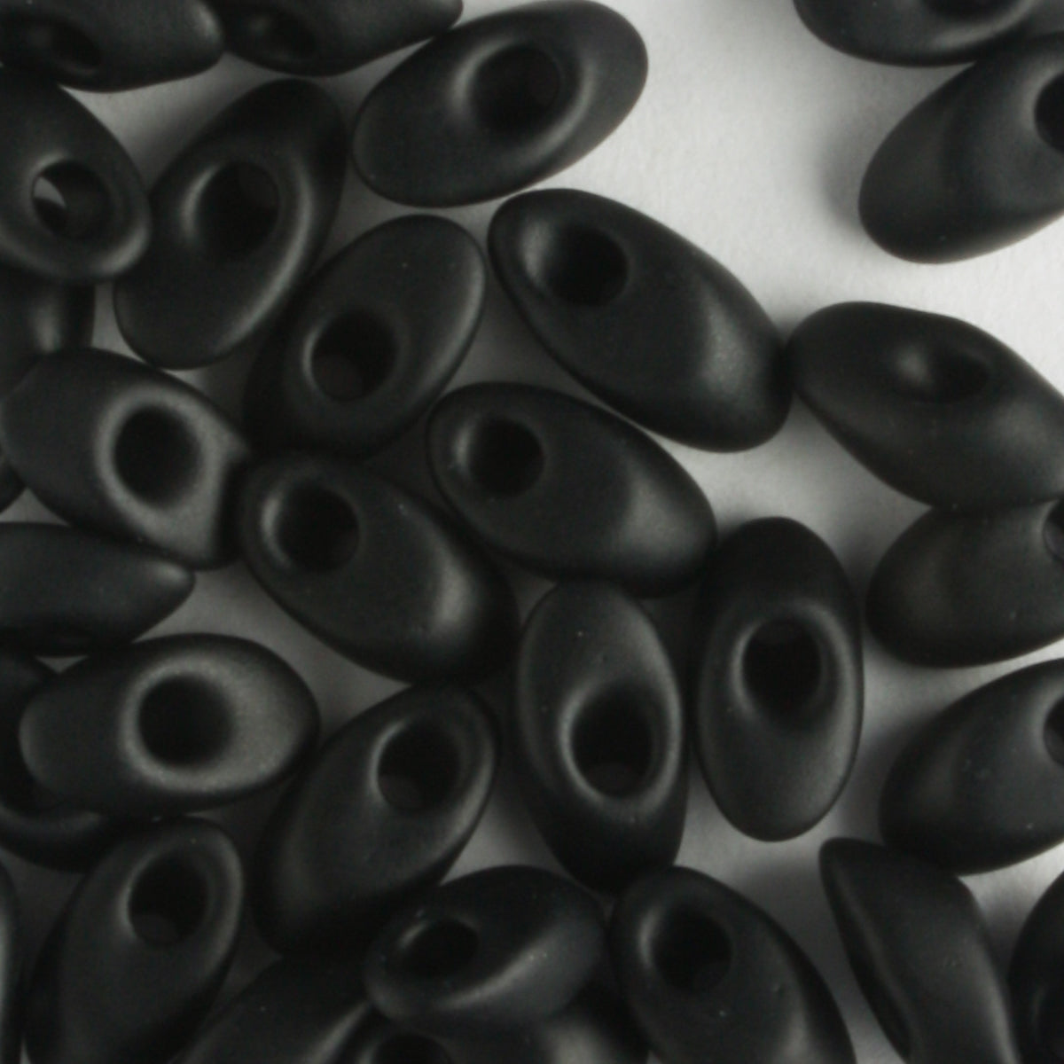 Magatama Opaque Matte Black - 10 grams
