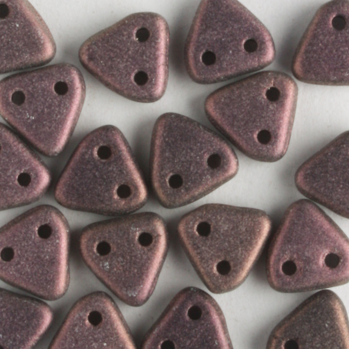 2 Hole Triangle Metallic Suede Pink - 10 grams