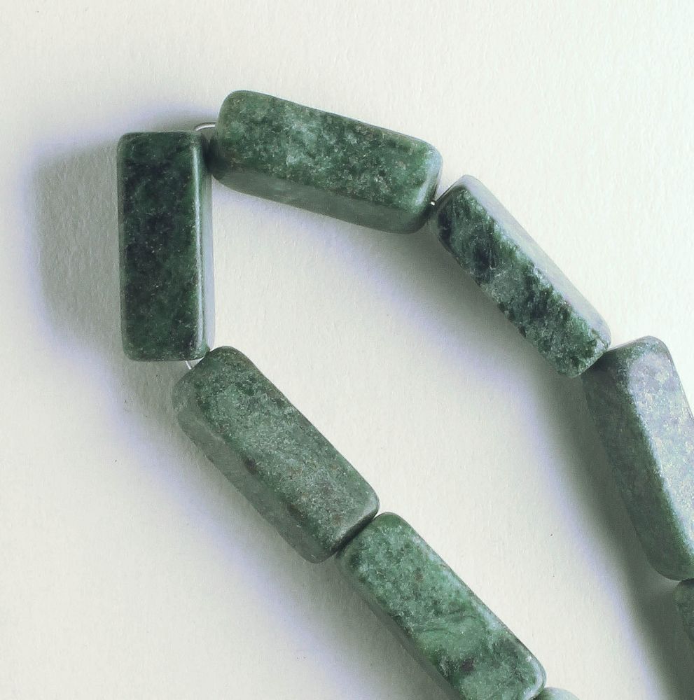Serpentine - 8" strand
